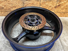 Load image into Gallery viewer, 06 07 2006 2007 SUZUKI GSX-R750 GSXR 600 750 REAR WHEEL BACK RIM STRAIGHT