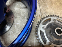 Load image into Gallery viewer, 06 07 2006 2007 SUZUKI GSX-R750 GSXR 600 750 REAR WHEEL BACK RIM STRAIGHT