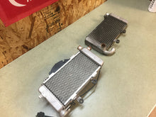 Load image into Gallery viewer, 98-05 HONDA SUPERHAWK VTR1000 VTR 1000 RADIATOR RAD RADS RADIATORS PAIR LEFT OEM