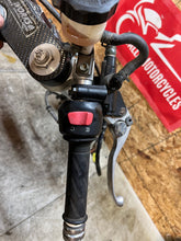 Load image into Gallery viewer, 01 02 03 2001-2003 SUZUKI GSXR GSX-R 600 FRONT END FRONT FORKS FORK TUBES BRAKES