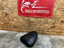 Load image into Gallery viewer, 08 09 10 12 13 14 15 16 YAMAHA YZFR6 YZF R6 R6R REAR SEAT PASSENGER SEAT PAD
