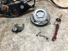 Load image into Gallery viewer, 99 00 01 02 1999 2000 2001 2002 YAMAHA YZFR6 YZF R6 LOCK SET KEY SET TRIPLE TREE