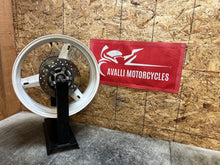 Load image into Gallery viewer, 01 02 03 2001-2003 SUZUKI GSXR GSX-R GSX-R600 750 REAR WHEEL BACK RIM STRAIGHT