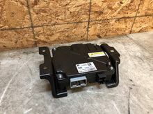 Load image into Gallery viewer, 2020 2021 2022 2023 GMC SIERRA DENALI 2500 3500 AC DC POWER CONTROL MODULE