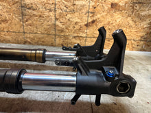 Load image into Gallery viewer, 06 07 2006 2007 SUZUKI GSX-R750 GSXR 600 750 FRONT FORKS FORK TUBES FRONT END
