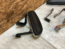 Load image into Gallery viewer, 09 10 11 12 13 HARLEY DAVIDSON ROAD STREET GLIDE ROAD KING FOOT BOARD REST LEVER