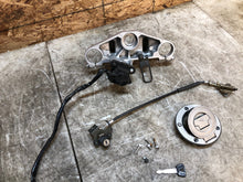 Load image into Gallery viewer, 04 05 06 07 08 YAMAHA FZ-6 FZ6 FZ600 FZ 6 LOCK SET KEY SET IGNITION TRIPLE TREE