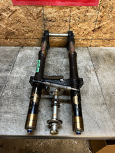 Load image into Gallery viewer, 06 07 2006 2007 SUZUKI GSX-R750 GSXR 600 750 FRONT FORKS FORK TUBES FRONT END