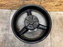 Load image into Gallery viewer, 99 00 01 02 1999 2000 2001 2002 YAMAHA YZFR6 YZF R6 REAR WHEEL BACK RIM STRAIGHT
