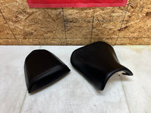 Load image into Gallery viewer, 04 05 SUZUKI GSXR GSX-R 600 750 GSXR750 GSXR600 FRONT REAR SEATS SEAT PAD CUSION
