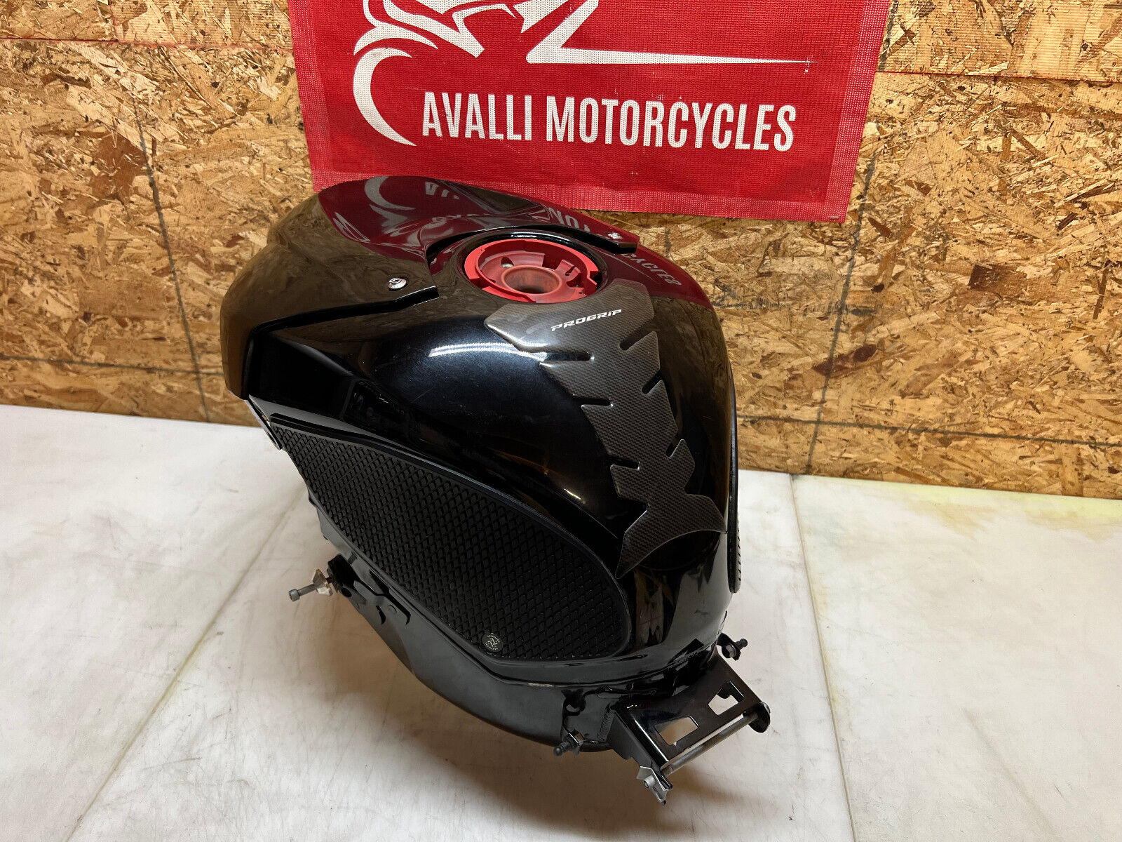15 16 17 18 2015-2018 BMW S1000RR S1000 RR 1000RR GAS TANK FUEL TANK RESERVOIR