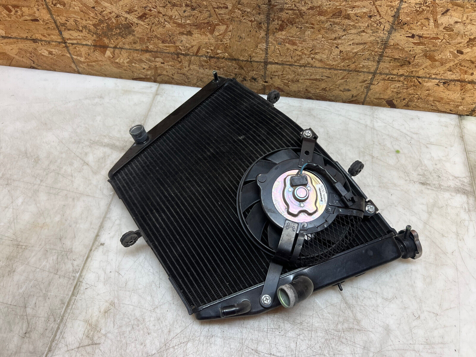 08 09 10 2009 2010 SUZUKI GSXR GSX-R 600 750 RADIATOR RAD ENGINE COOLER COOLING