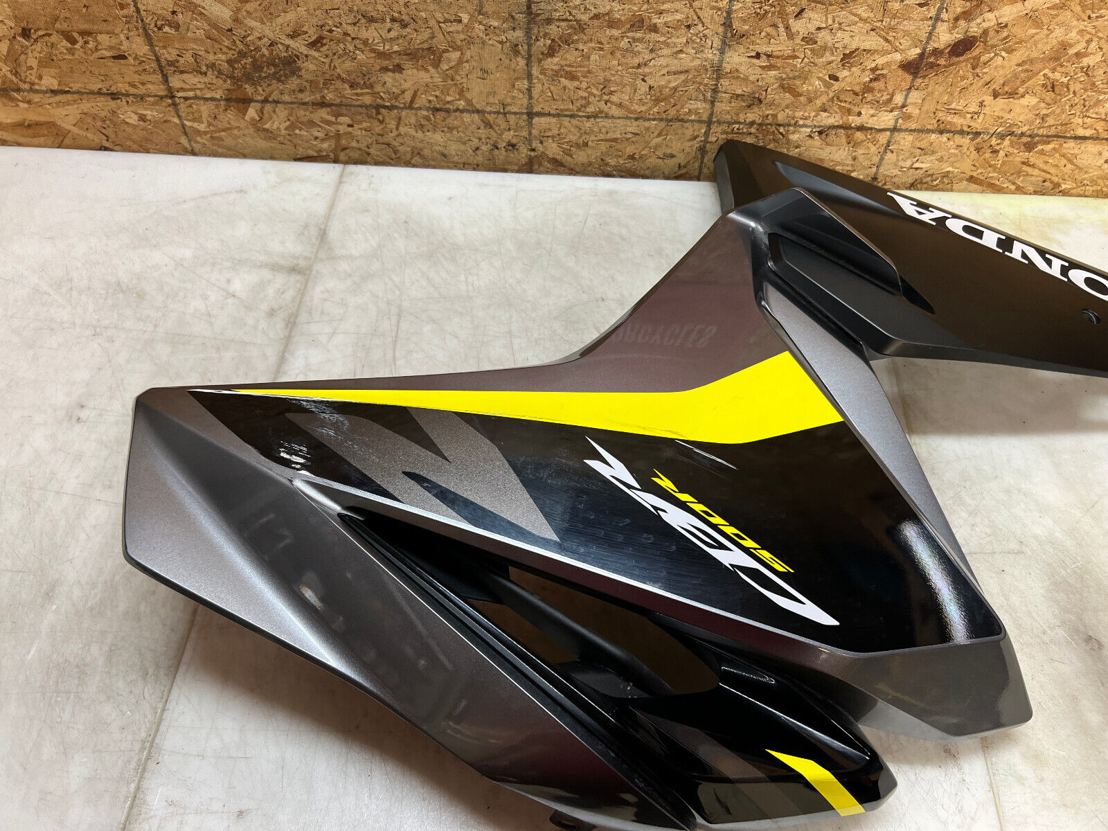 20 21 22 23 24 HONDA CBR500R CBR 500R RIGHT SIDE FAIRING MID FAIRING COWL COVER