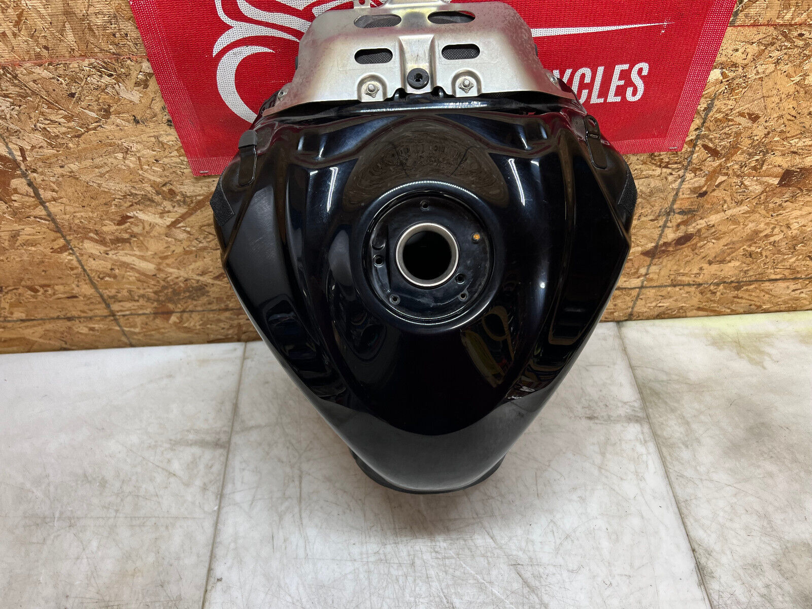 08 09 10 2009 2010 SUZUKI GSXR GSX-R 600 750 GAS TANK FUEL TANK PETROL RESERVOIR