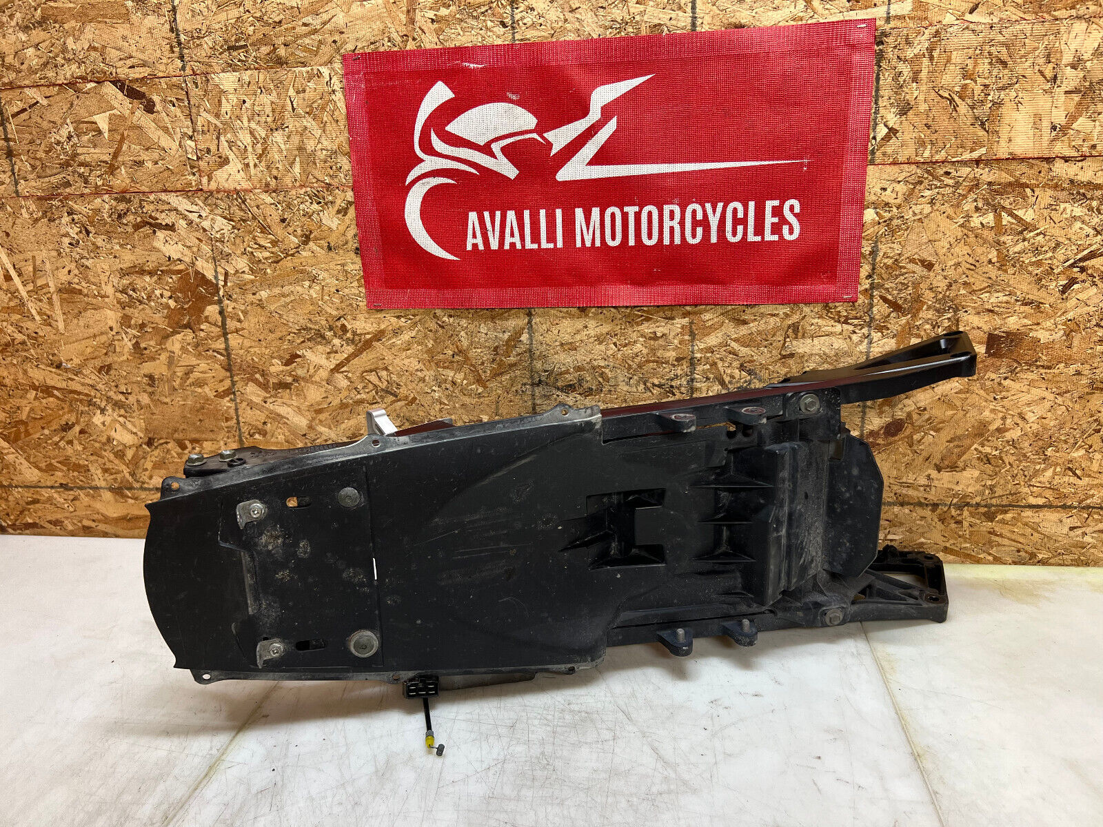 04 05 SUZUKI GSXR GSX-R 600 750 GSXR750 GSXR600 SUBFRAME SUB FRAME BACK FRAME