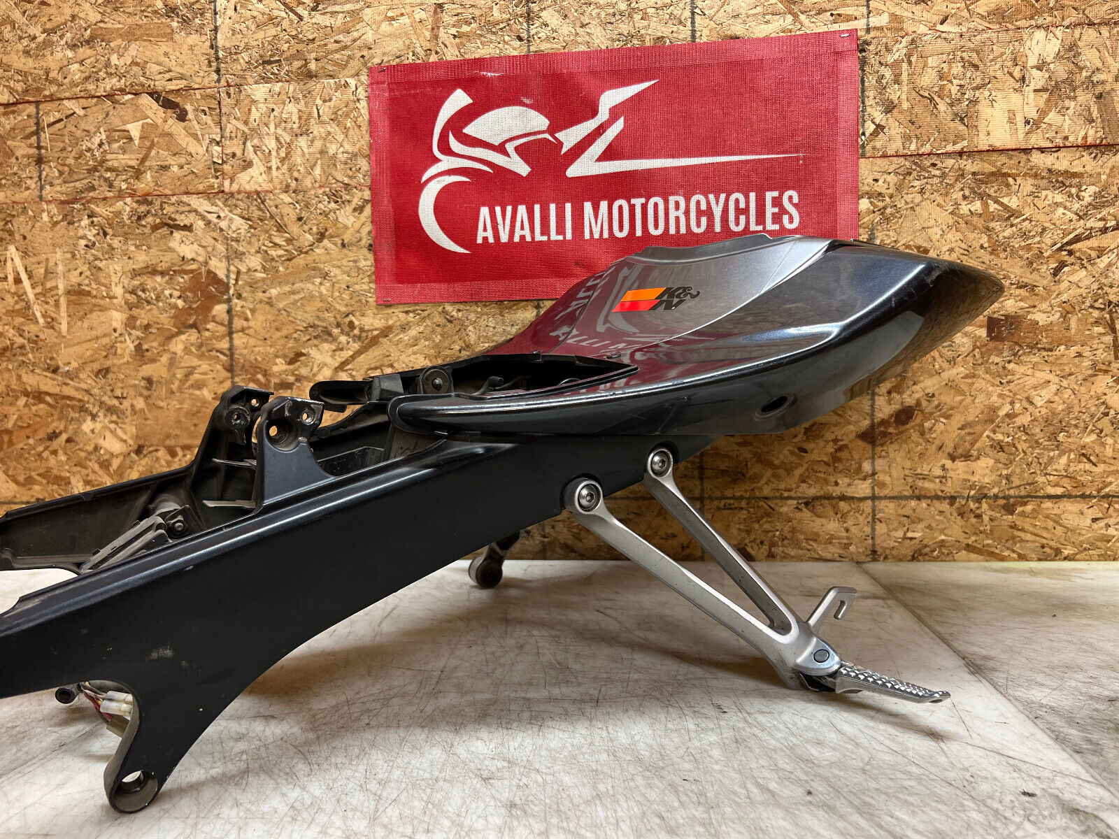 05 06 2005 2006 SUZUKI GSX-R1000 GSX-R GSXR 1000 SUBFRAME SUB FRAME BACK TAIL