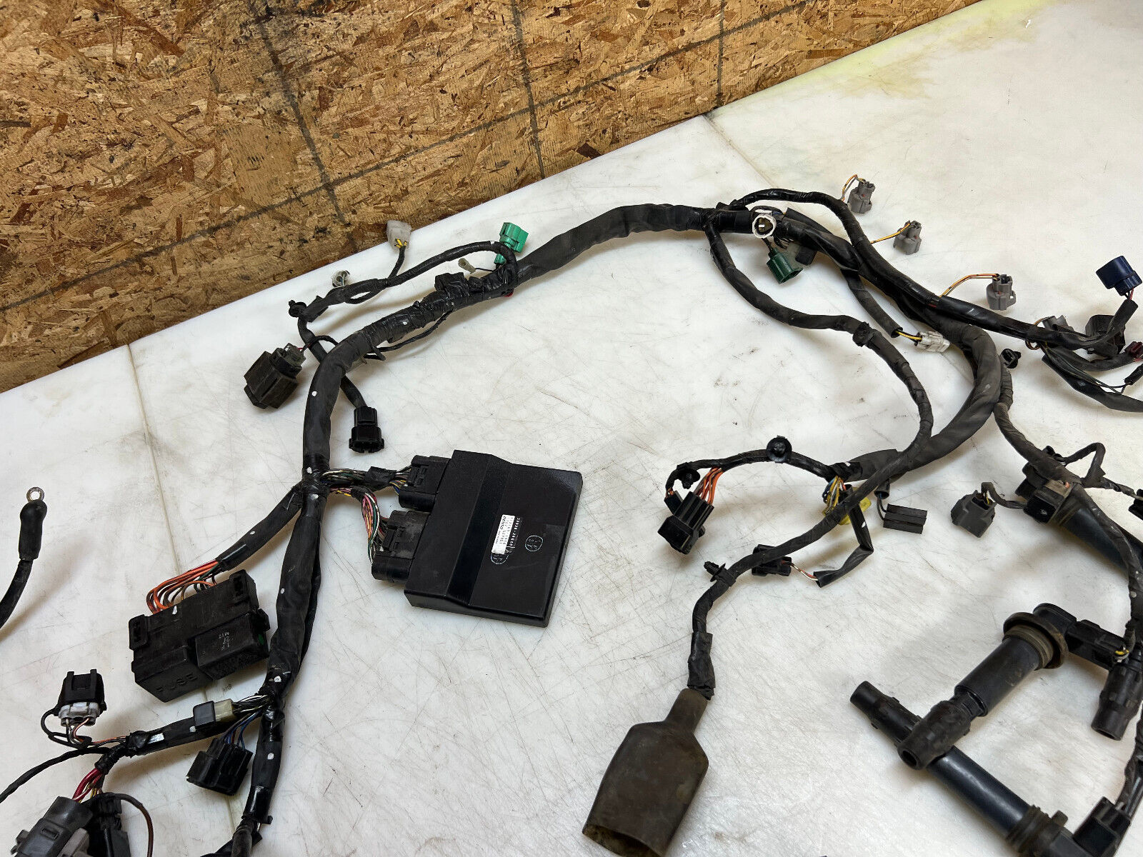 04 05 SUZUKI GSXR GSX-R 600 GSXR600 MAIN ENGINE WIRING HARNESS LOOM ECU CDI ECM