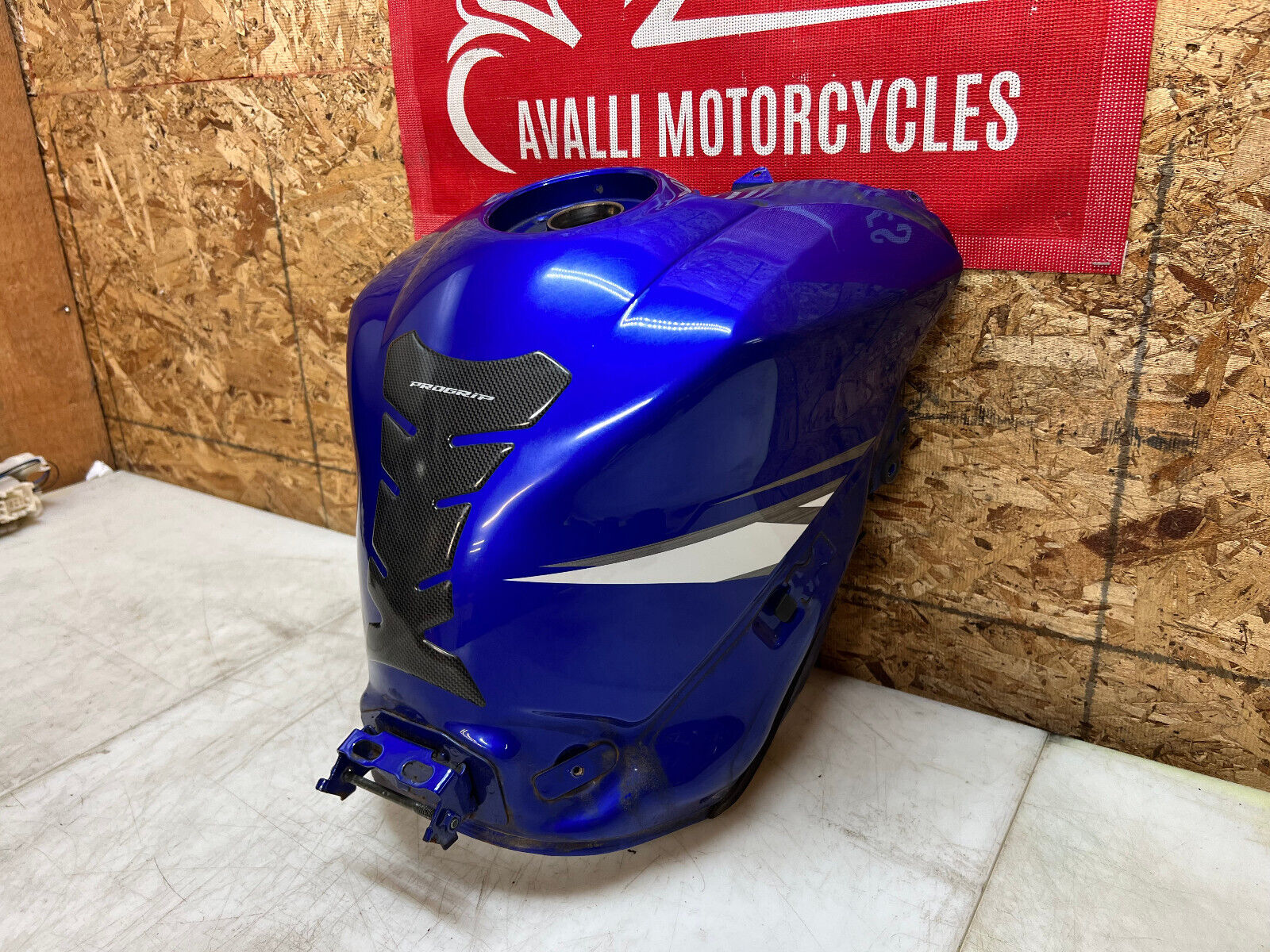 04 05 06 2004 2005 2006 YAMAHA YZFR1 YZF R1 GAS TANK FUEL TANK PETROL RESERVOIR