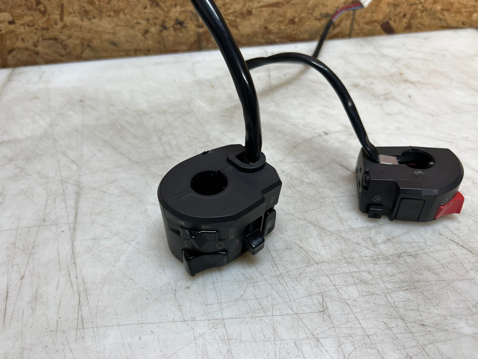 10 11 12 13 14 DUCATI MONSTER 796 M796 RIGHT LEFT BAR SWITCH CUBE ON OFF LIGHT