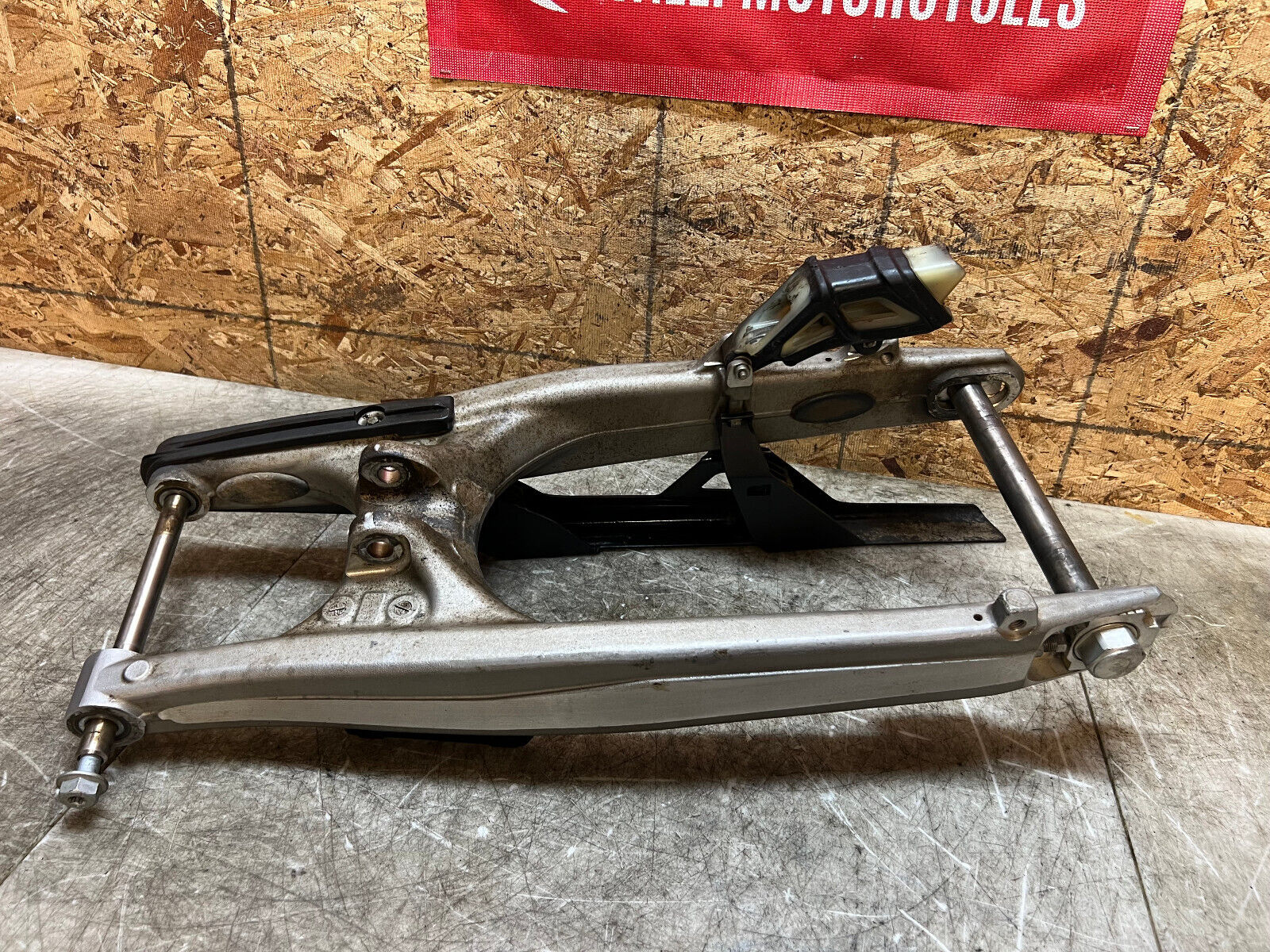19 20 21 22 23 24 KTM ENDURO R DUKE SM SMC LC4 REAR SWINGARM SWING ARM STRAIGHT