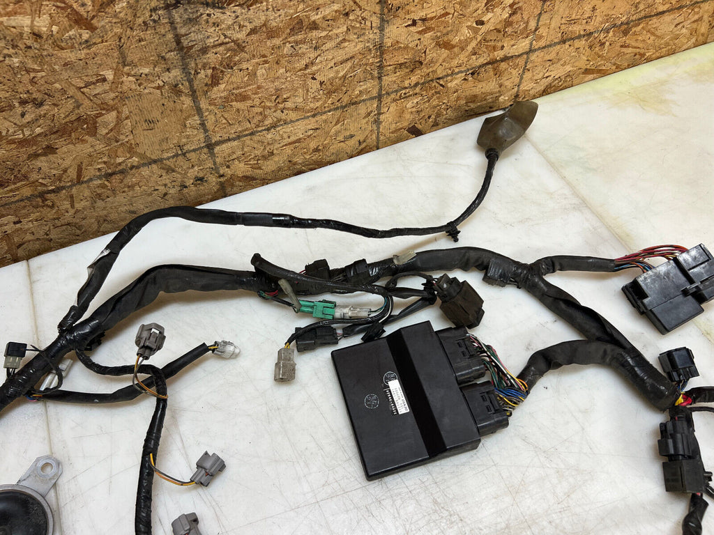 04 05 SUZUKI GSXR GSX-R 750 GSXR750 MAIN ENGINE WIRING HARNESS LOOM ECU CDI ECM