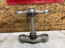 Load image into Gallery viewer, 13 14 15 16 17 TRIUMPH DAYTONA 675R 675 R TOP TRIPLE TREE LOWER CLAMP STEM TREES
