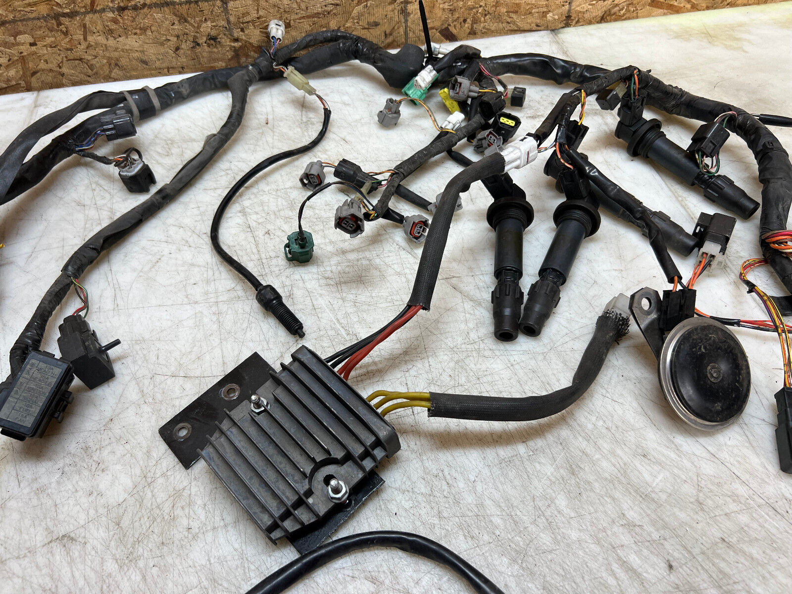 06 07 2006 2007 SUZUKI GSX-R GSXR 600 ENGINE WIRING HARNESS LOOM ECU CDI ECM BOX