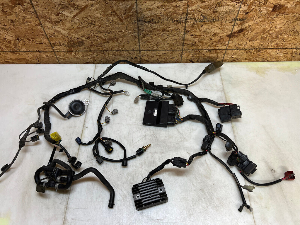 04 05 SUZUKI GSXR GSX-R 750 GSXR750 MAIN ENGINE WIRING HARNESS LOOM ECU CDI ECM