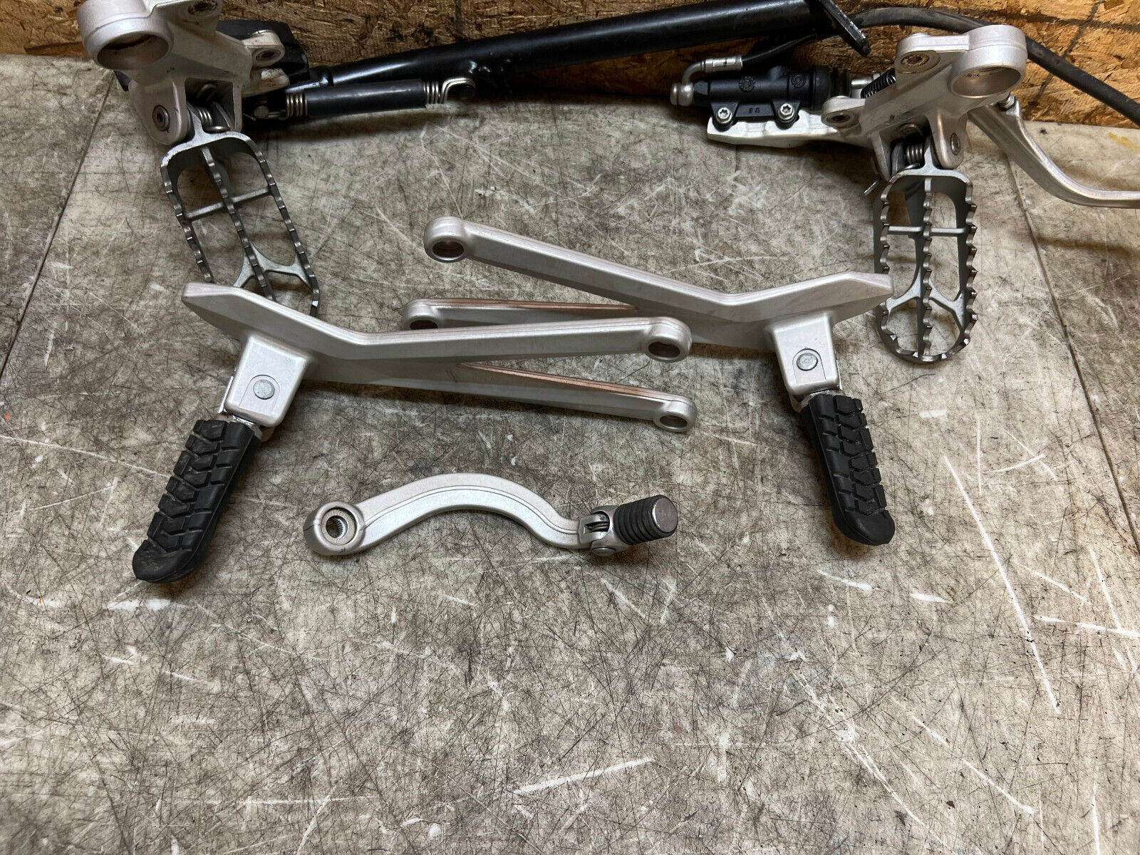 19 20 21 22 23 24 KTM ENDURO R DUKE SM SMC LC4 REARSETS REAR SET SETS FOOT PEG