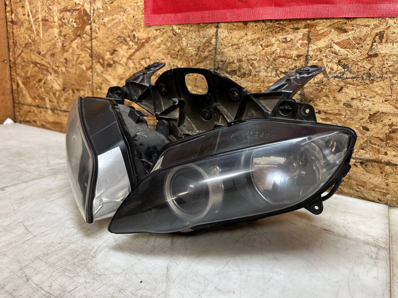 04 05 06 2004 2005 2006 YAMAHA YZFR1 YZF R1 HEADLIGHTS HEAD LIGHTS LIGHT STAY