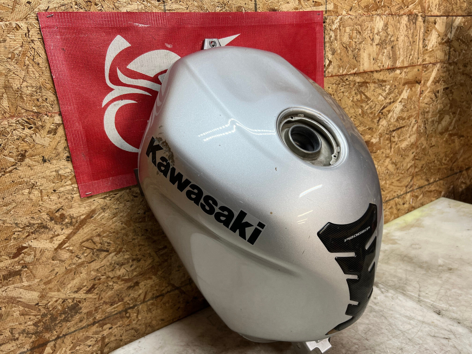 03 04 2003 2004 KAWASAKI ZX6-R ZX6R 636 ZX6 GAS TANK FUEL TANK
