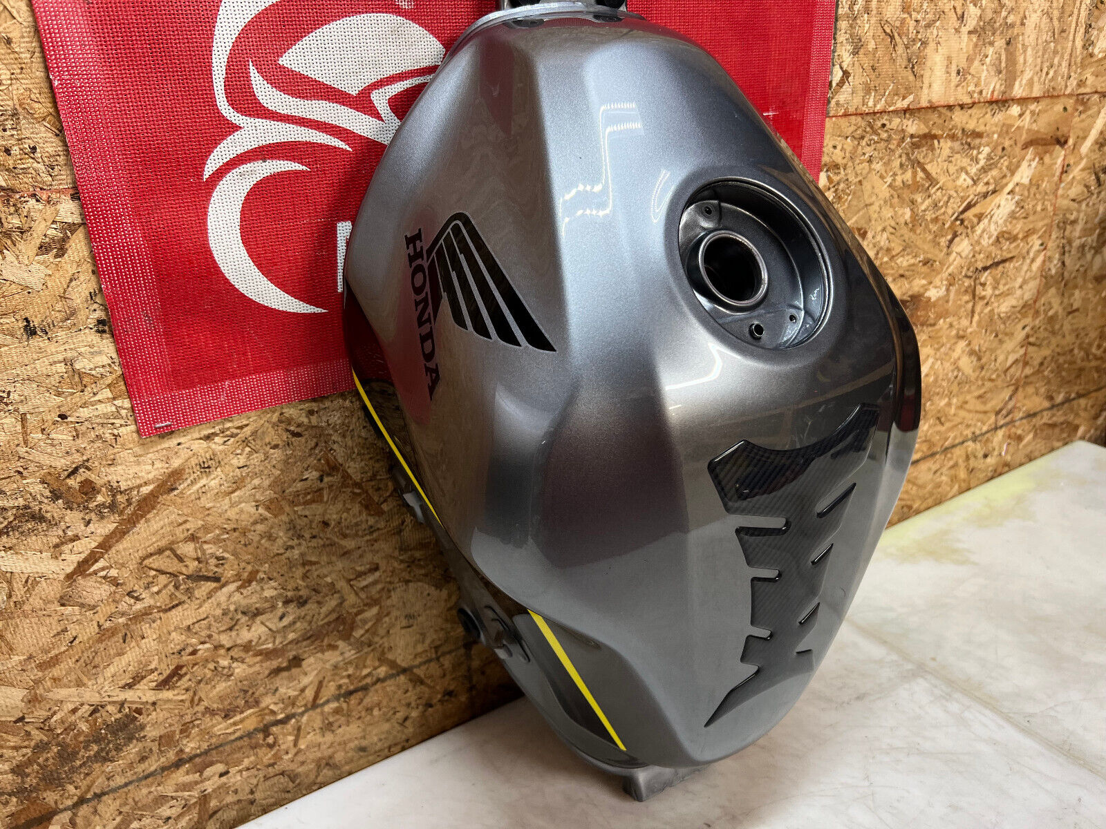 20 21 22 23 24 HONDA CBR500R CBR 500R GAS TANK FUEL TANK PETROL RESERVOIR