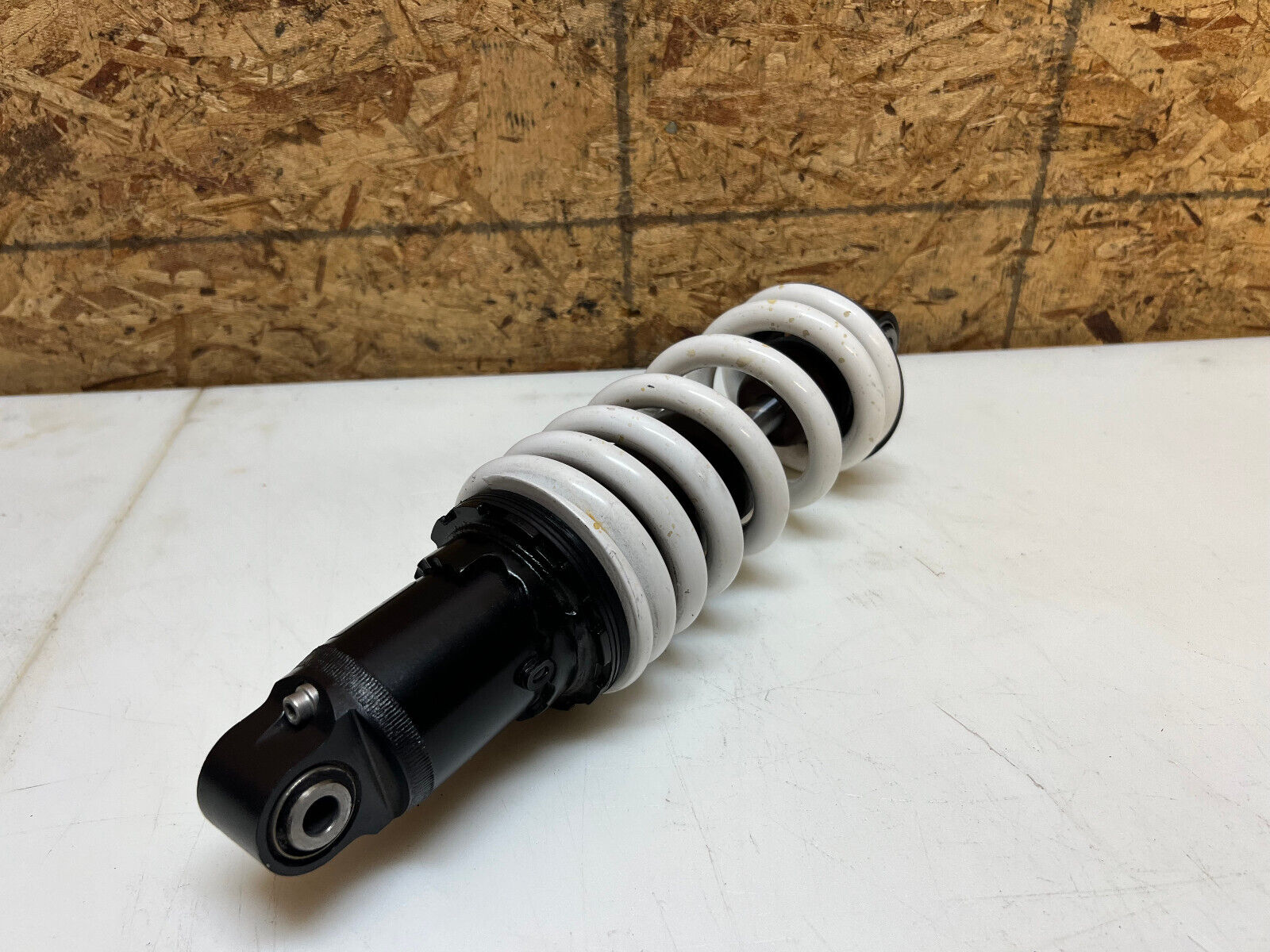 18 19 20 21 HUSQVARNA VITPILEN 401 REAR SHOCK ABSORBER BACK SPRING SUSPENSION