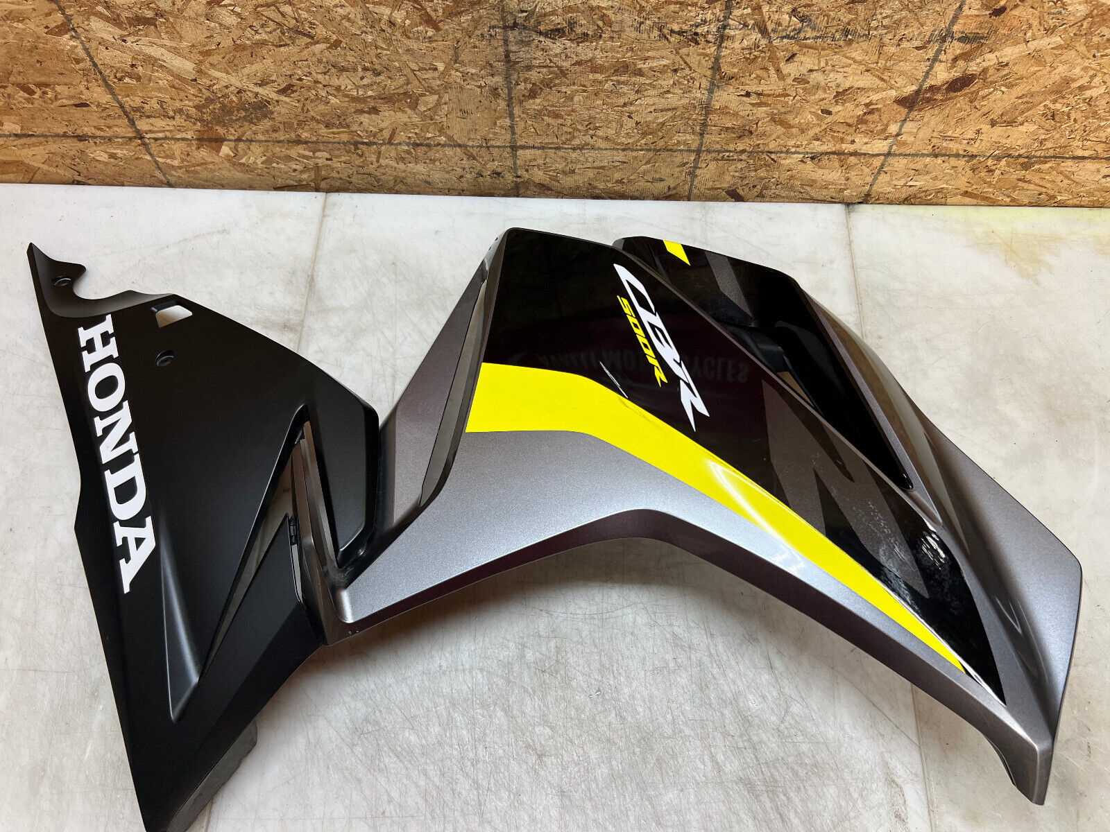 20 21 22 23 24 HONDA CBR500R CBR 500R RIGHT SIDE FAIRING MID FAIRING COWL COVER