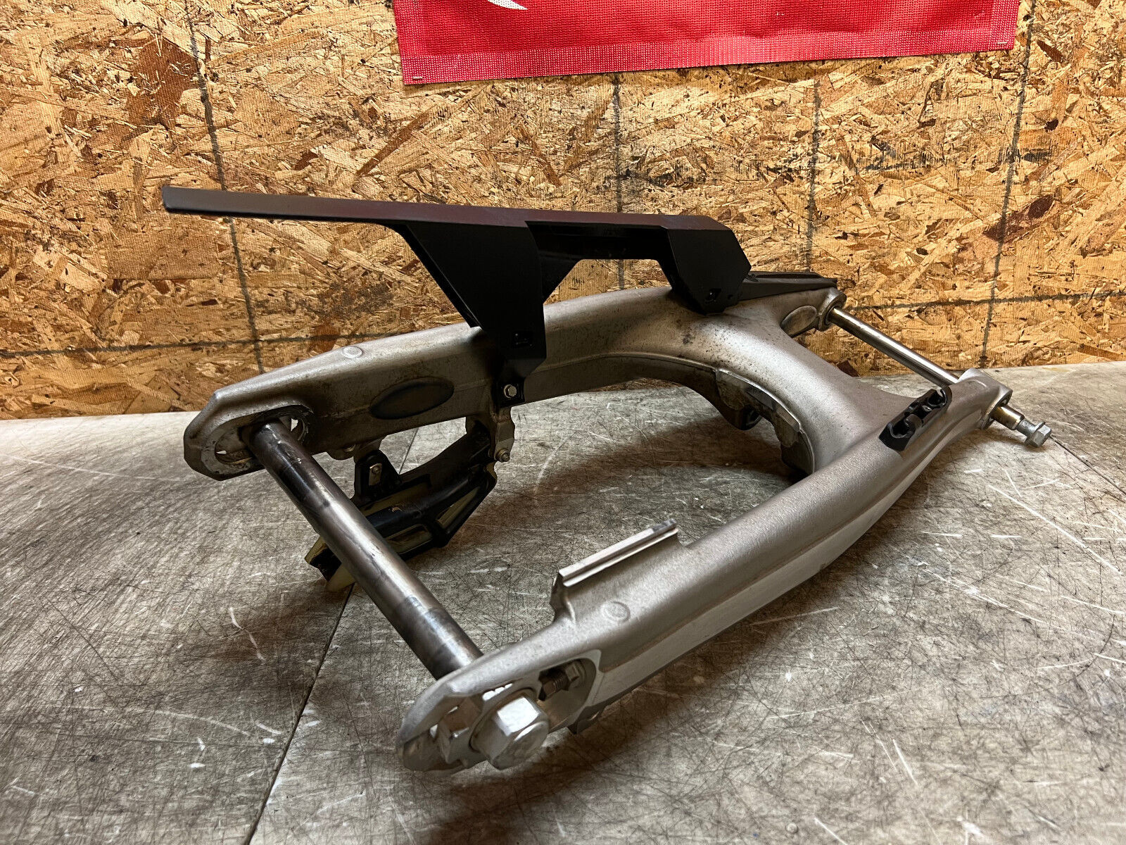19 20 21 22 23 24 KTM ENDURO R DUKE SM SMC LC4 REAR SWINGARM SWING ARM STRAIGHT