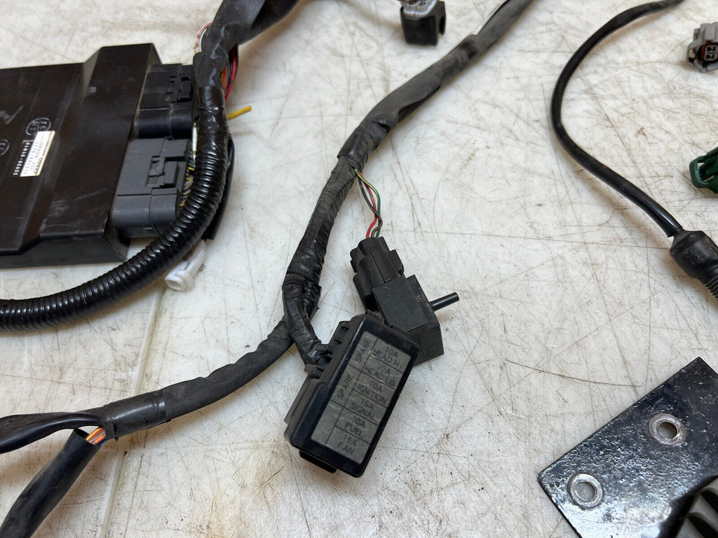 06 07 2006 2007 SUZUKI GSX-R GSXR 600 ENGINE WIRING HARNESS LOOM ECU CDI ECM BOX