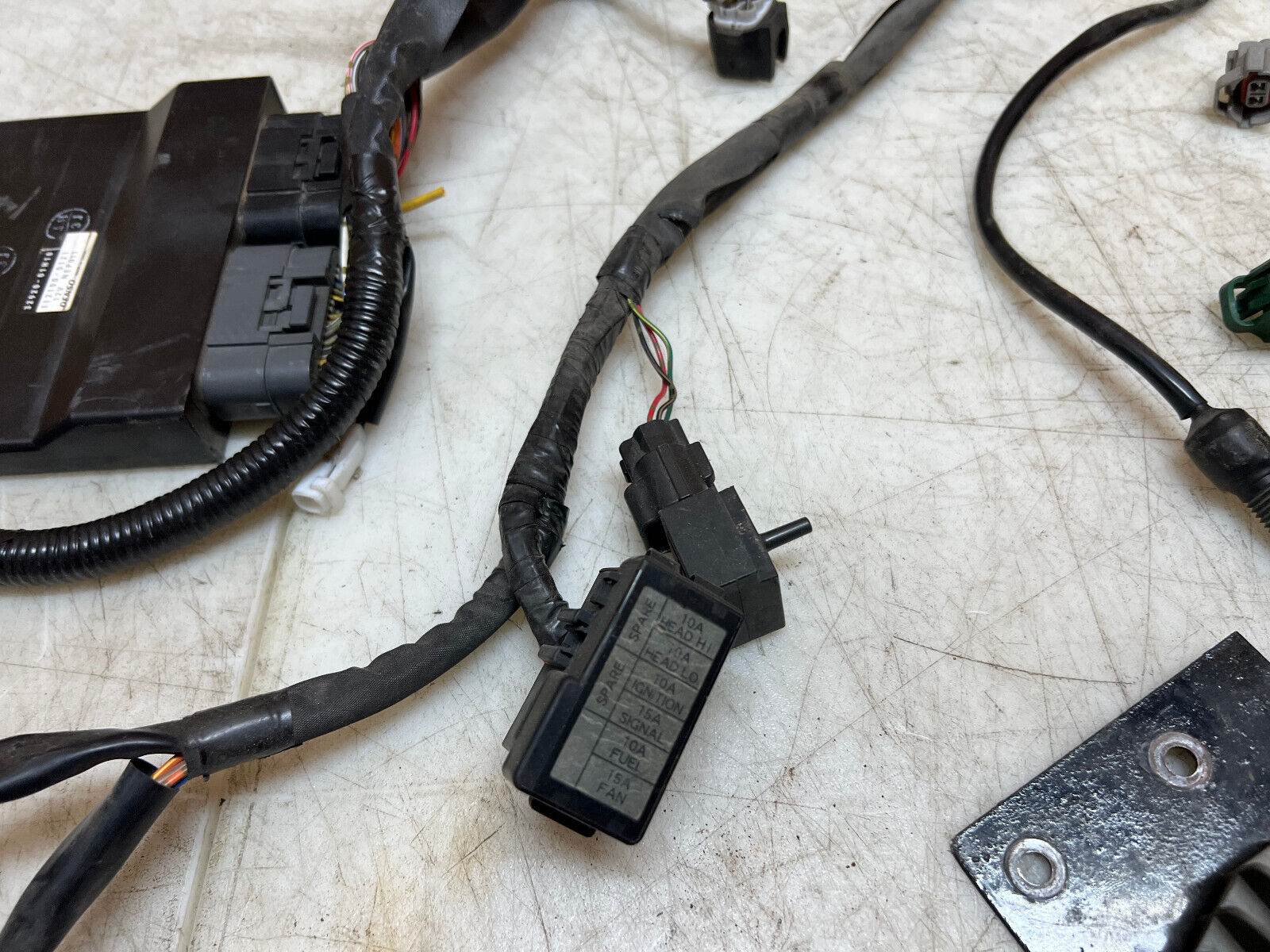 06 07 2006 2007 SUZUKI GSX-R GSXR 600 ENGINE WIRING HARNESS LOOM ECU CDI ECM BOX