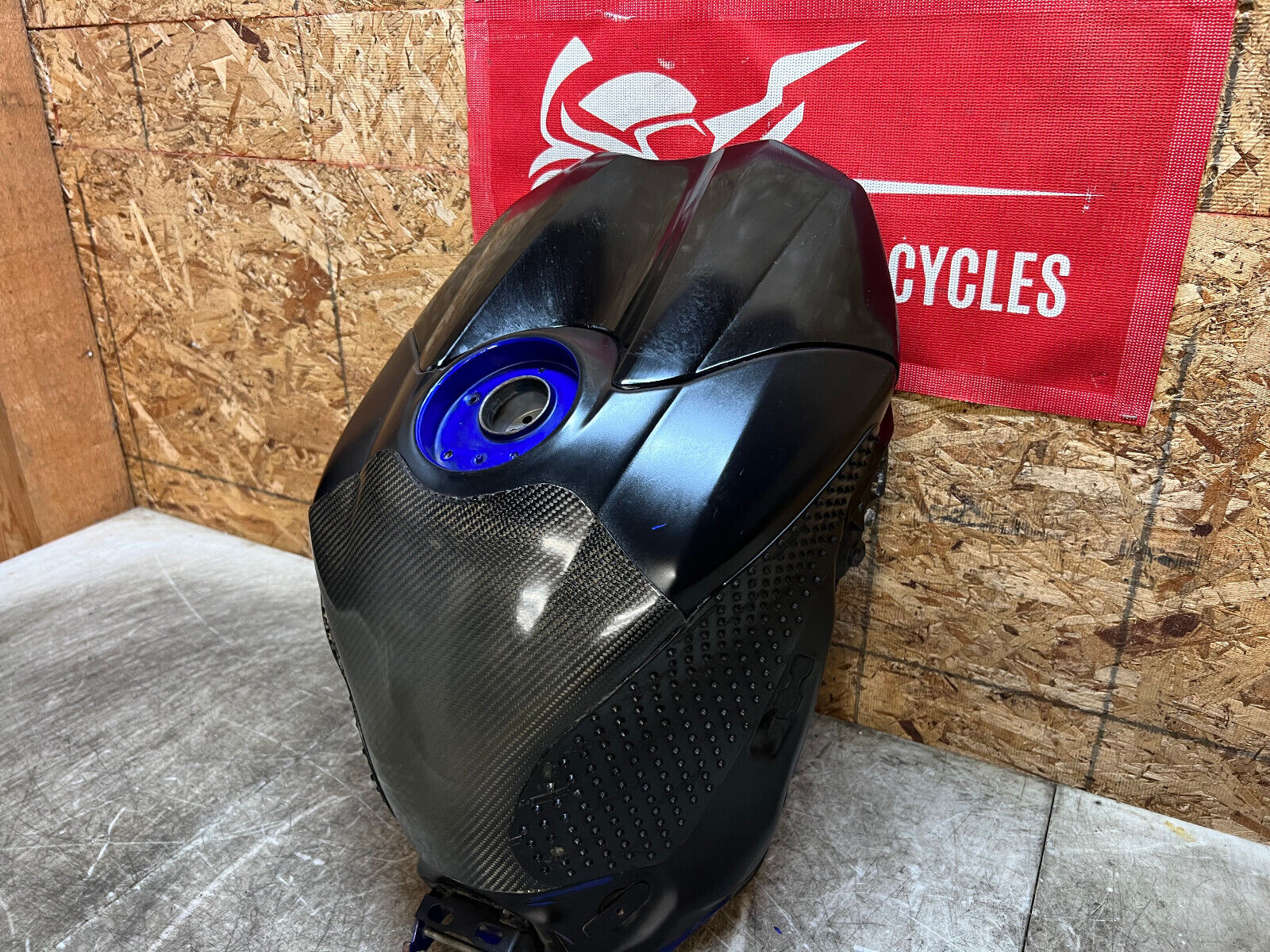 04 05 06 2004 2005 2006 YAMAHA YZFR1 YZF R1 GAS TANK FUEL TANK PETROL RESERVOIR