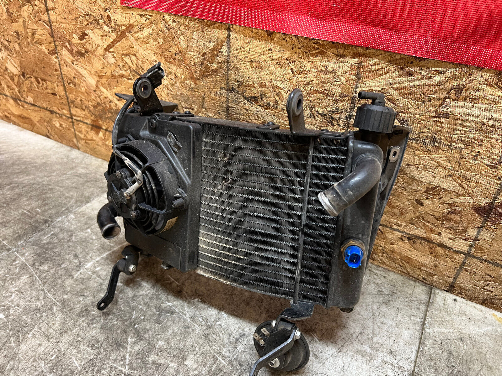19 20 21 22 23 24 KTM ENDURO R DUKE SM SMC LC4 RADIATOR RAD ENGINE COOLER FAN