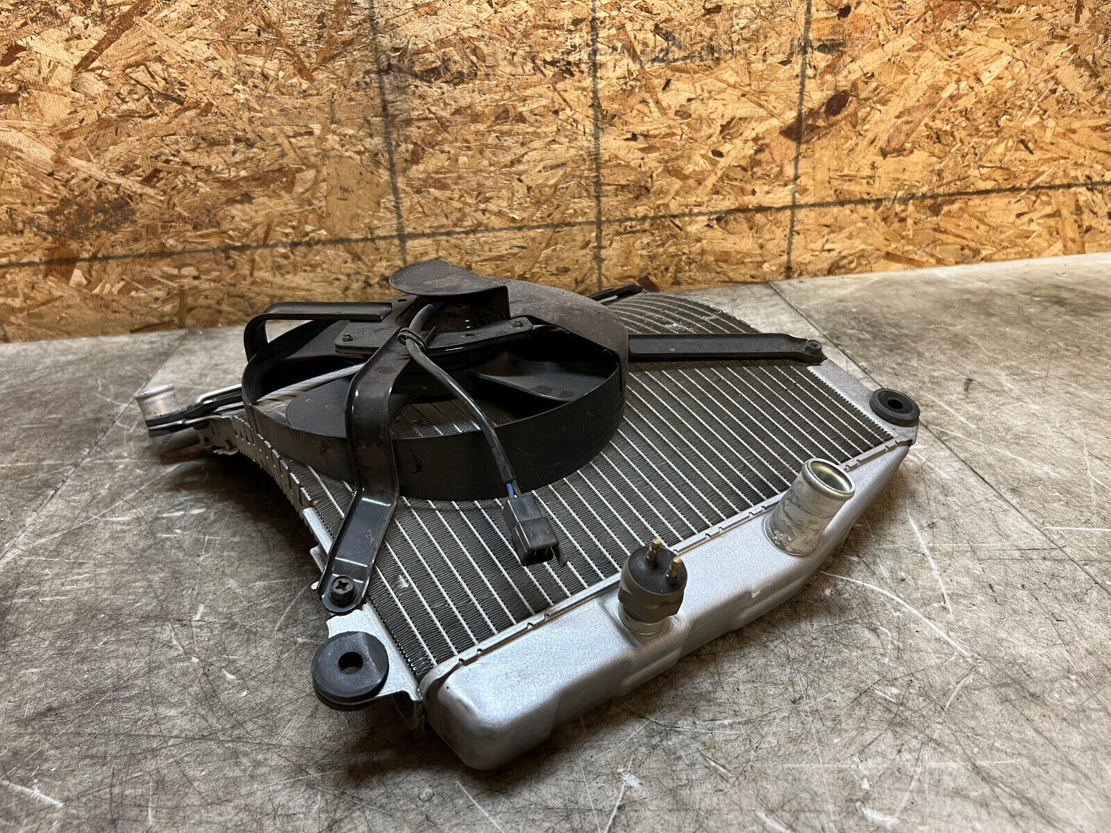 98 99 00 01 02 03 KAWASAKI NINJA ZX7-R ZX7R ZX7 RADIATOR RAD ENGINE COOLER FAN