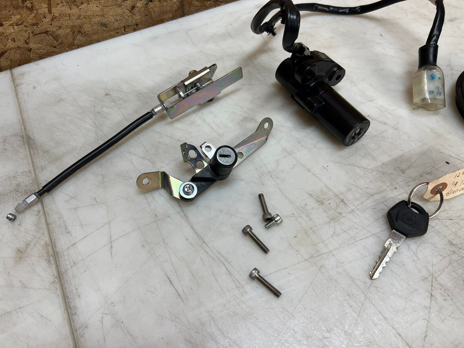 15 16 17 18 19 20 21 22 YAMAHA YZF R3 YZFR3 LOCK SET KEY SET IGNITION GAS CAP
