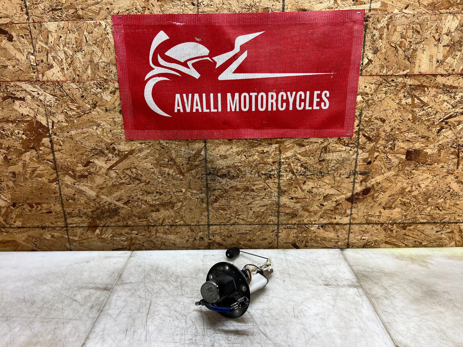 05 06 2005 2006 SUZUKI GSX-R1000 GSX-R GSXR 1000 FUEL PUMP GAS PUMP SENDING UNIT
