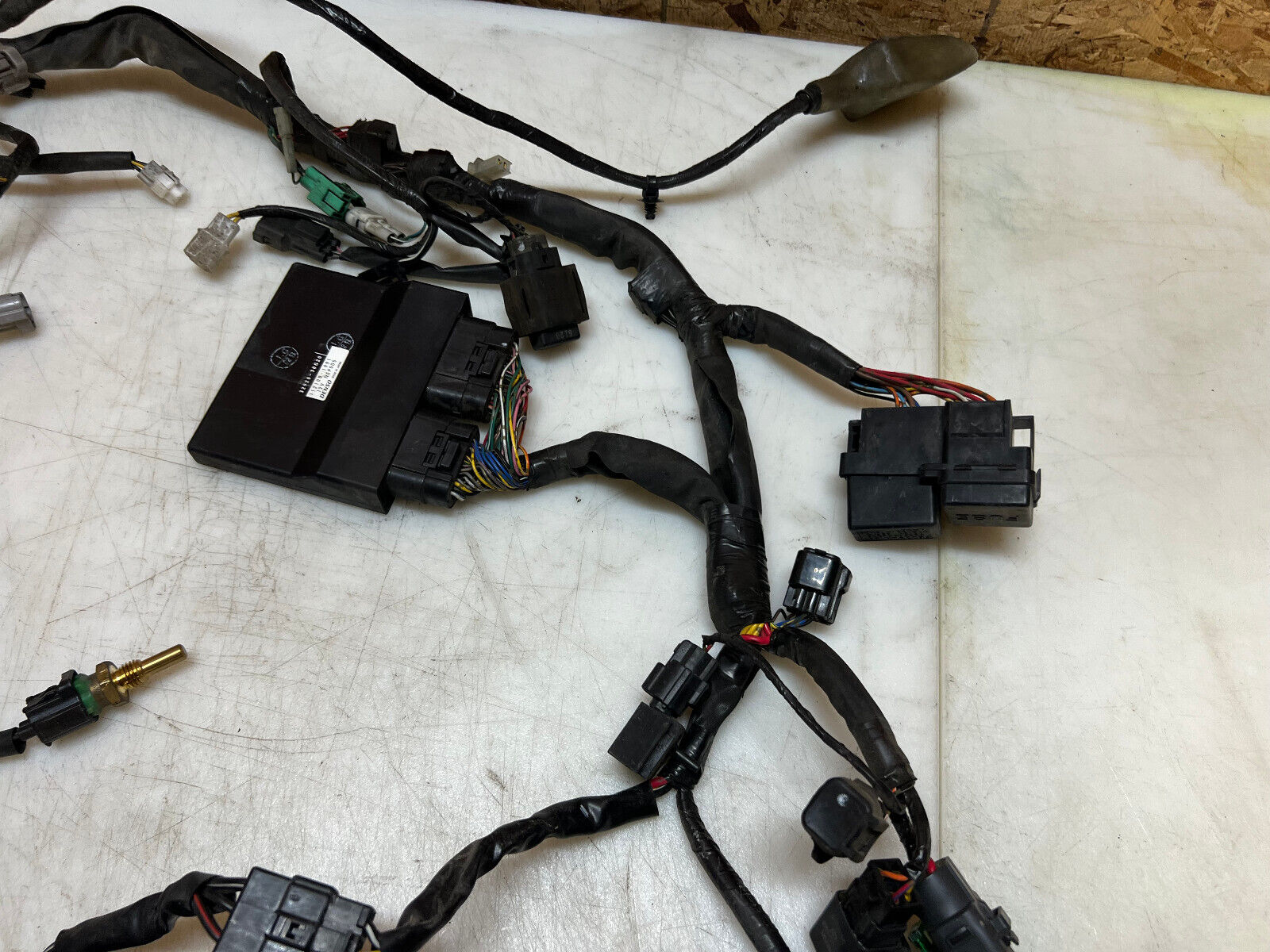 04 05 SUZUKI GSXR GSX-R 750 GSXR750 MAIN ENGINE WIRING HARNESS LOOM ECU CDI