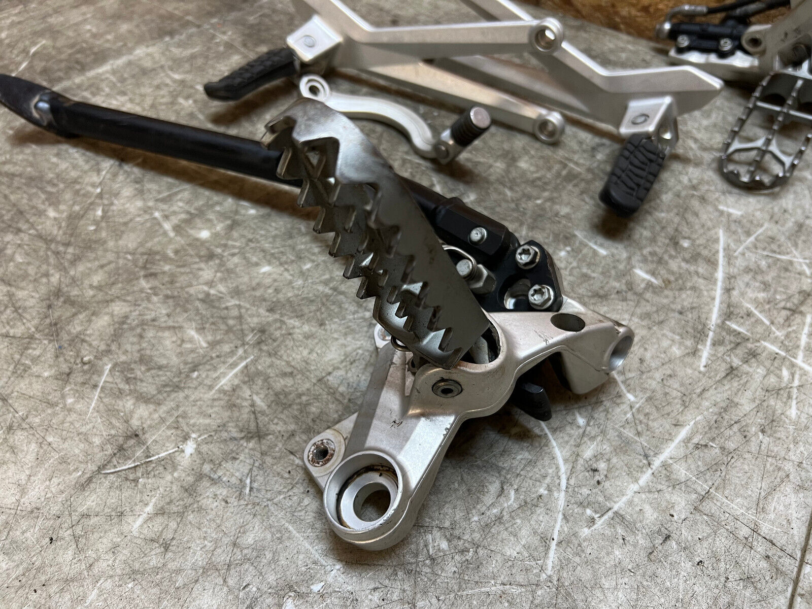 19 20 21 22 23 24 KTM ENDURO R DUKE SM SMC LC4 REARSETS REAR SET SETS FOOT PEG