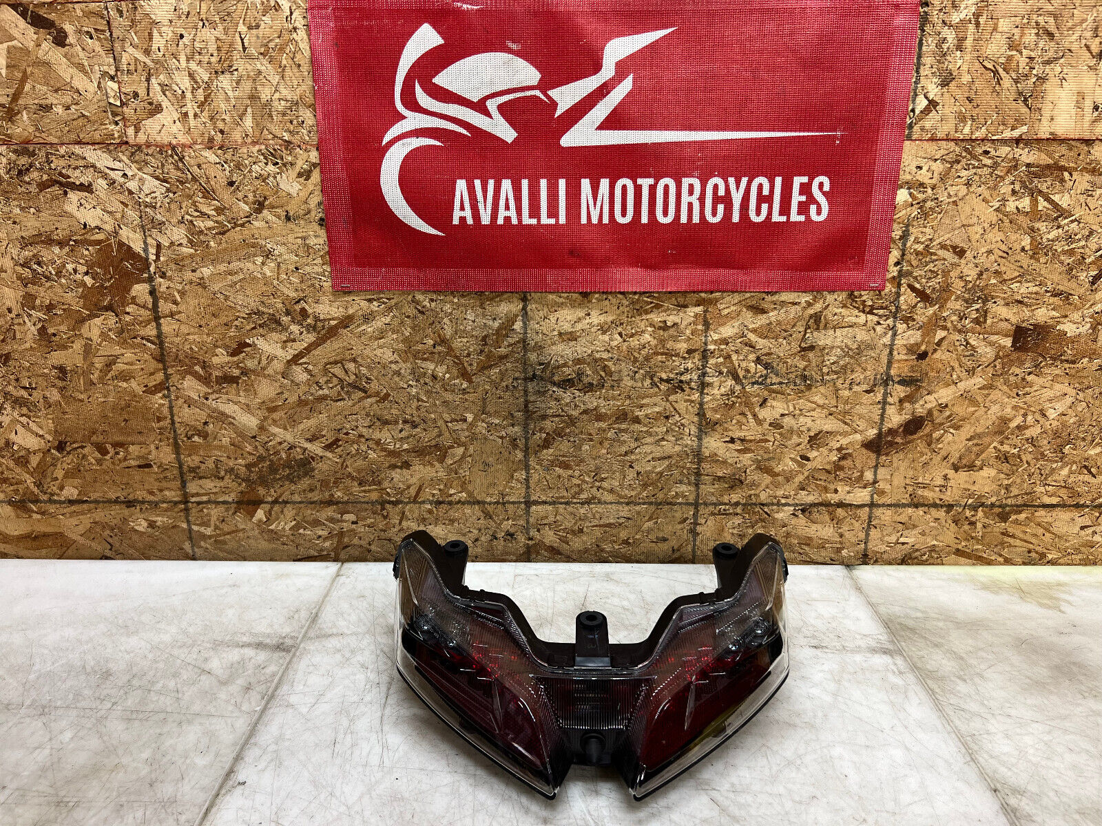 21 22 23 24 SUZUKI HAYABUSA GSX1300R GSX 1300 TAILLIGHT TAIL LIGHT BRAKE LIGHT