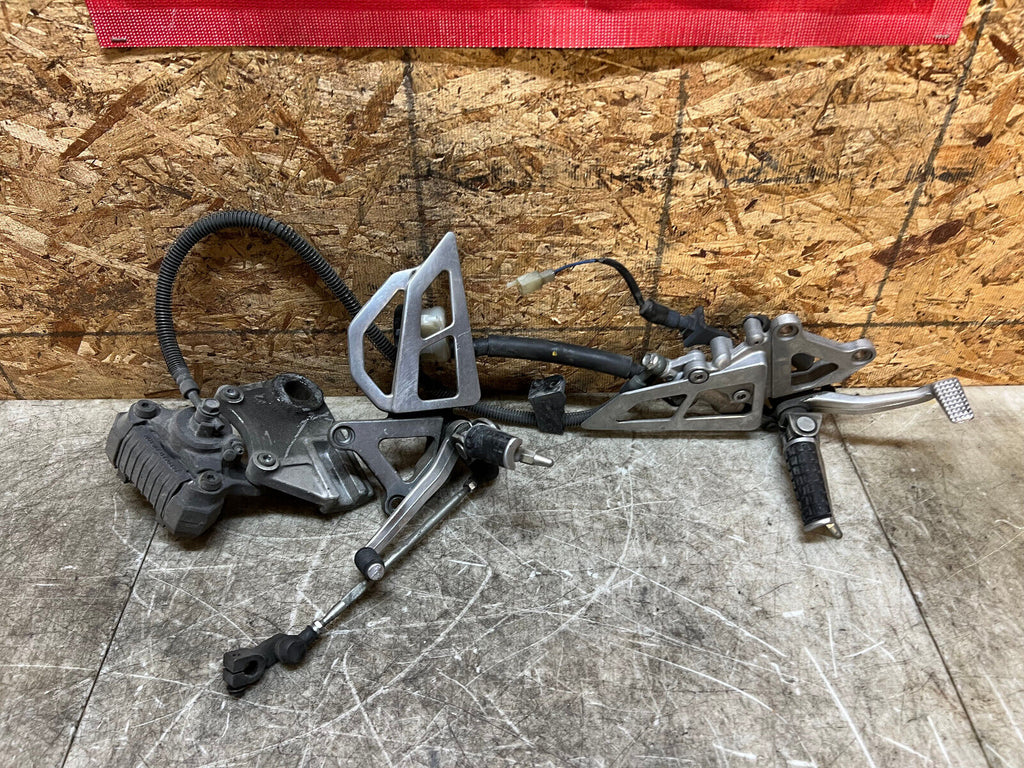 98 99 00 01 02 03 KAWASAKI NINJA ZX7-R ZX7R ZX7 LEFT RIGHT REARSETS REAR SET OEM