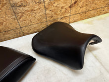 Load image into Gallery viewer, 04 05 SUZUKI GSXR GSX-R 600 750 GSXR750 GSXR600 FRONT REAR SEATS SEAT PAD CUSION
