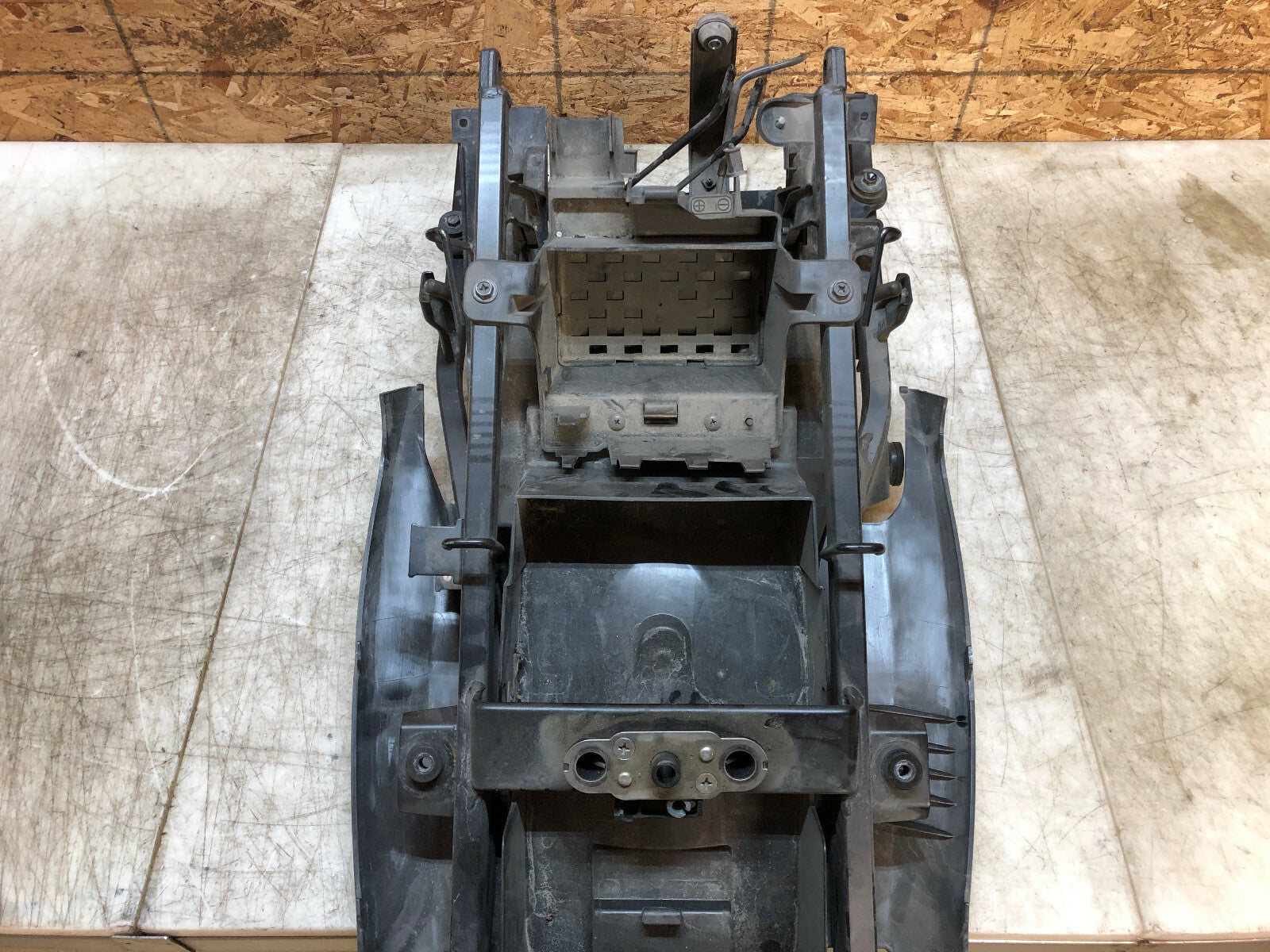 47062918