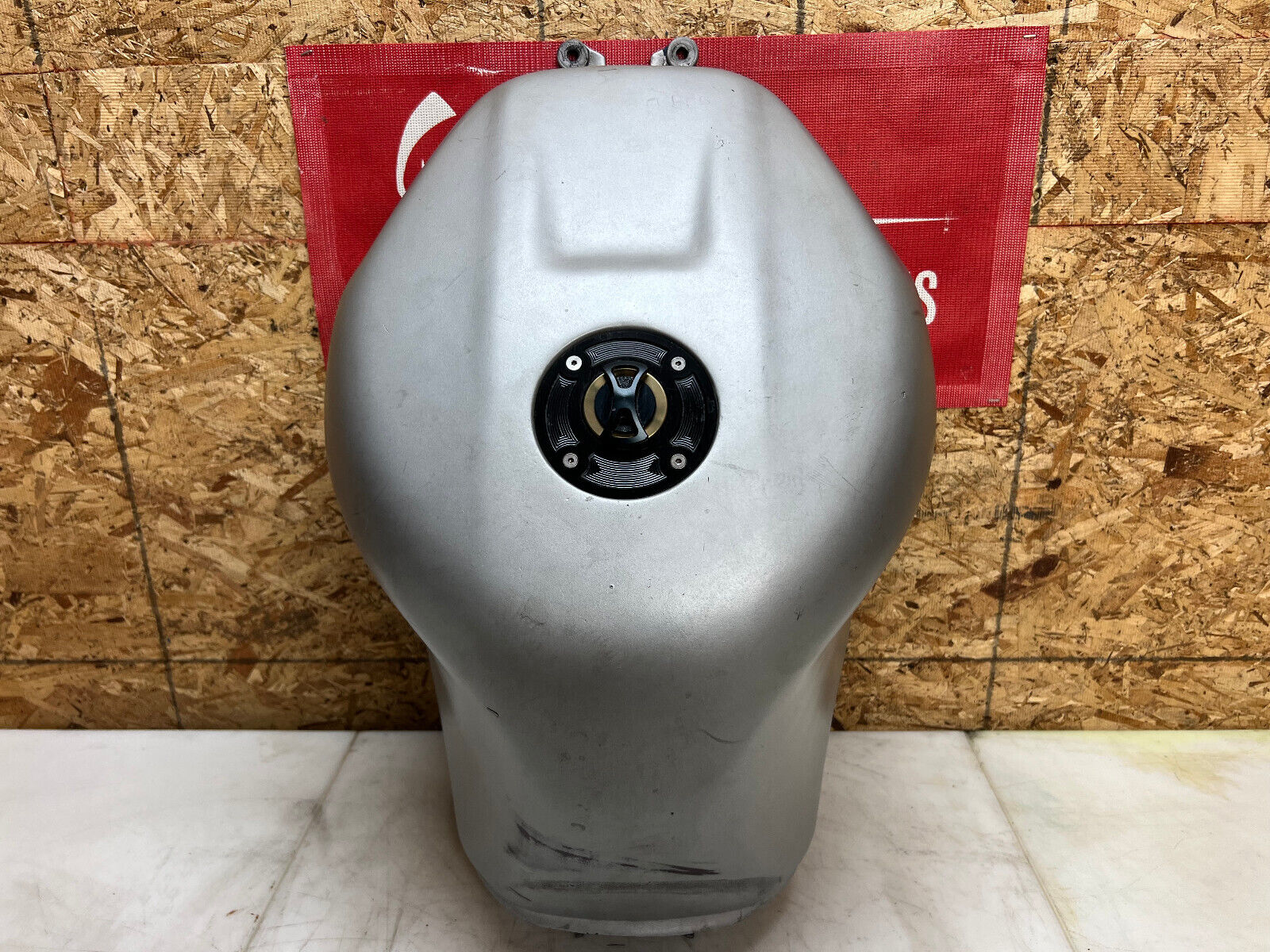 04 05 SUZUKI GSXR GSX-R 600 750 GSXR750 GSXR600 GAS TANK FUEL TANK RESERVOIR