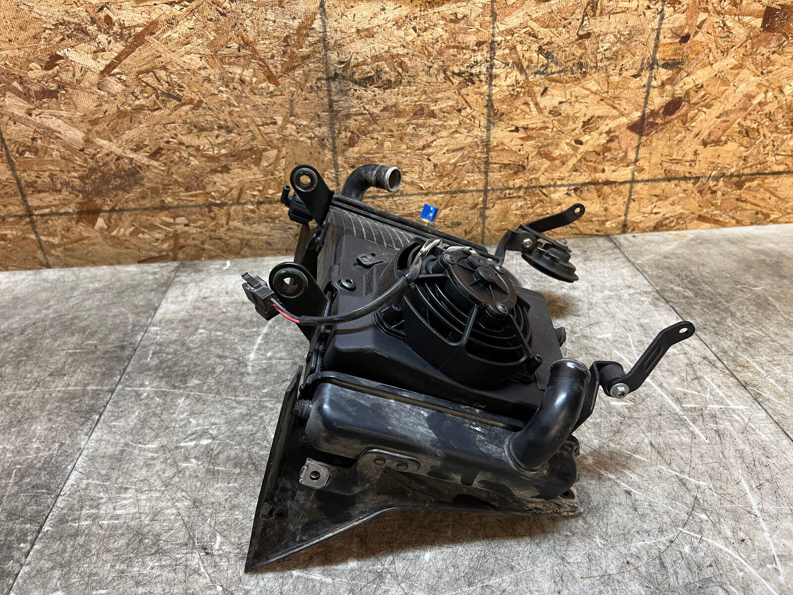 19 20 21 22 23 24 KTM ENDURO R DUKE SM SMC LC4 RADIATOR RAD ENGINE COOLER FAN